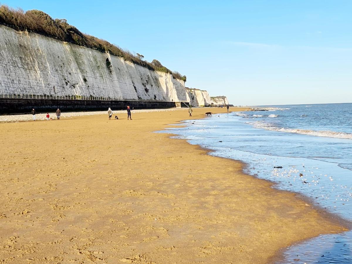 Vitamin Sea Beachfront Apartment Ramsgate - Sleeps 4 外观 照片
