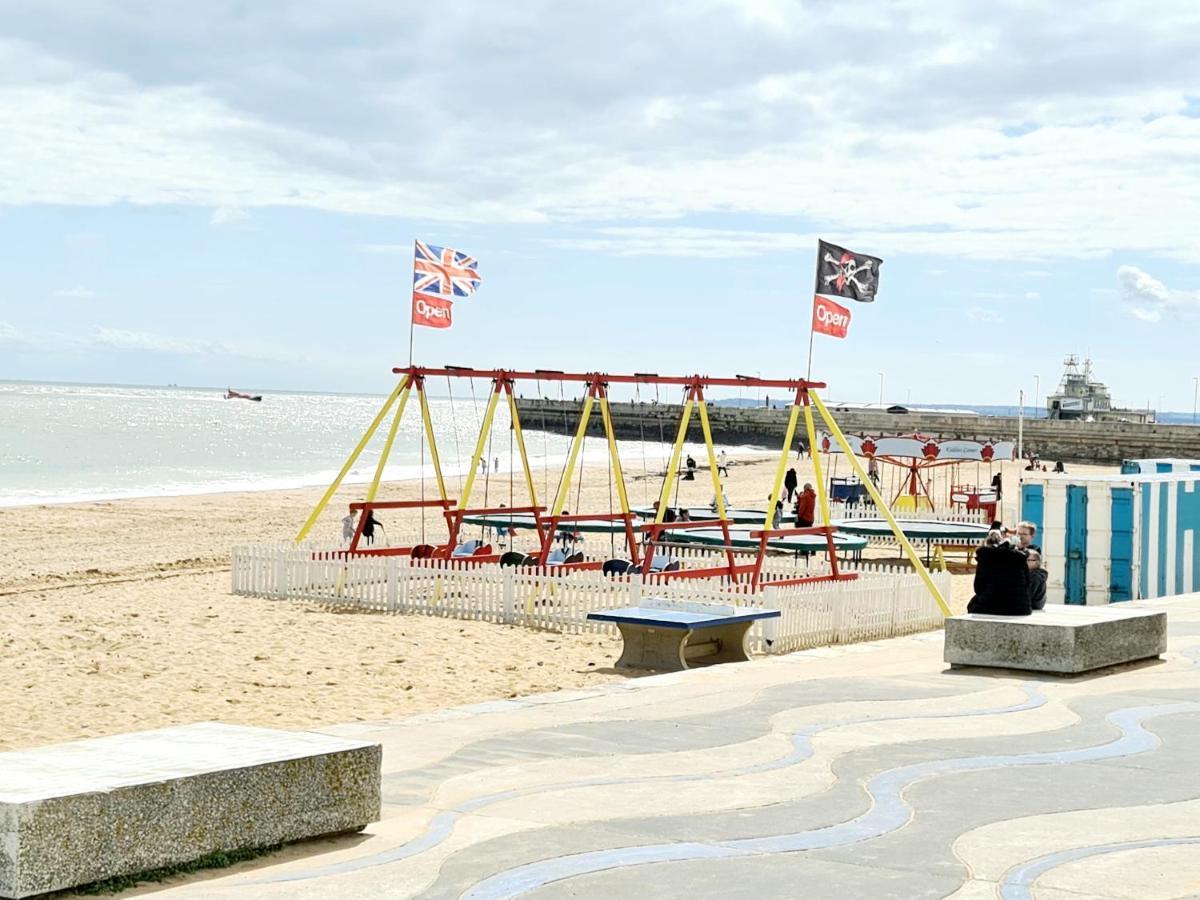 Vitamin Sea Beachfront Apartment Ramsgate - Sleeps 4 外观 照片